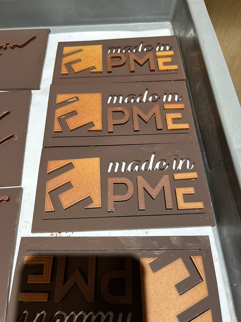 Fabrication de tablette de chocolat avec logo et message pour les entreprises